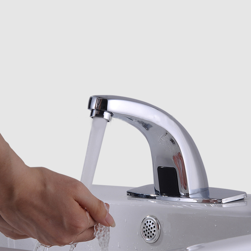 Vòi nước INAX cảm ứng giúp tiết kiệm nước hiệu quả